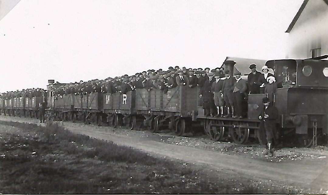 Workers on the Tackeroo. 